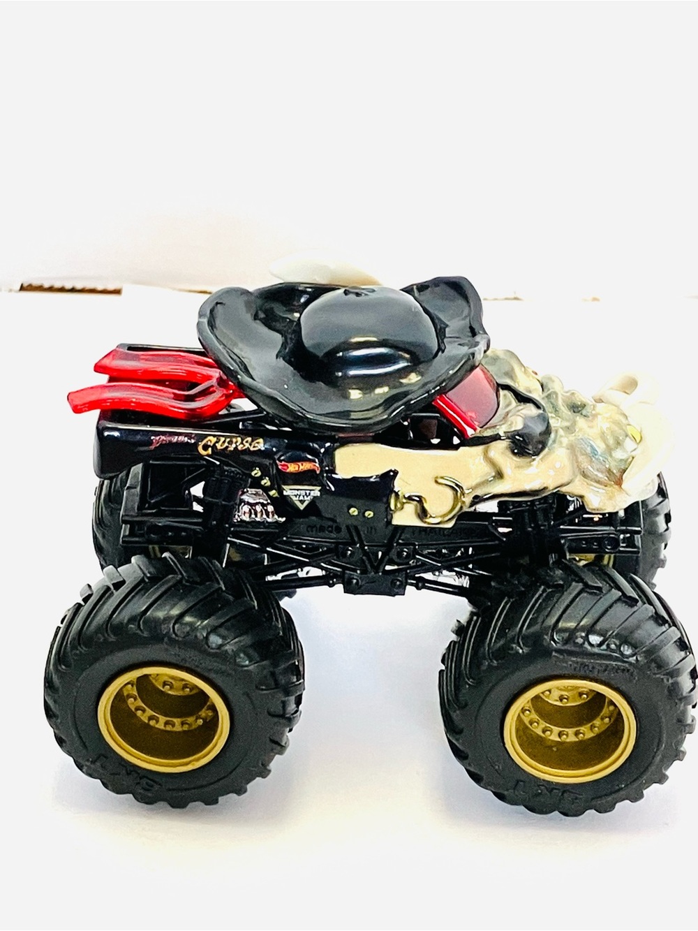 Hot Wheels Monster Jam Die Cast Pirate’s Curse 1:64 Truck BKT Tires - Picture 5 of 8